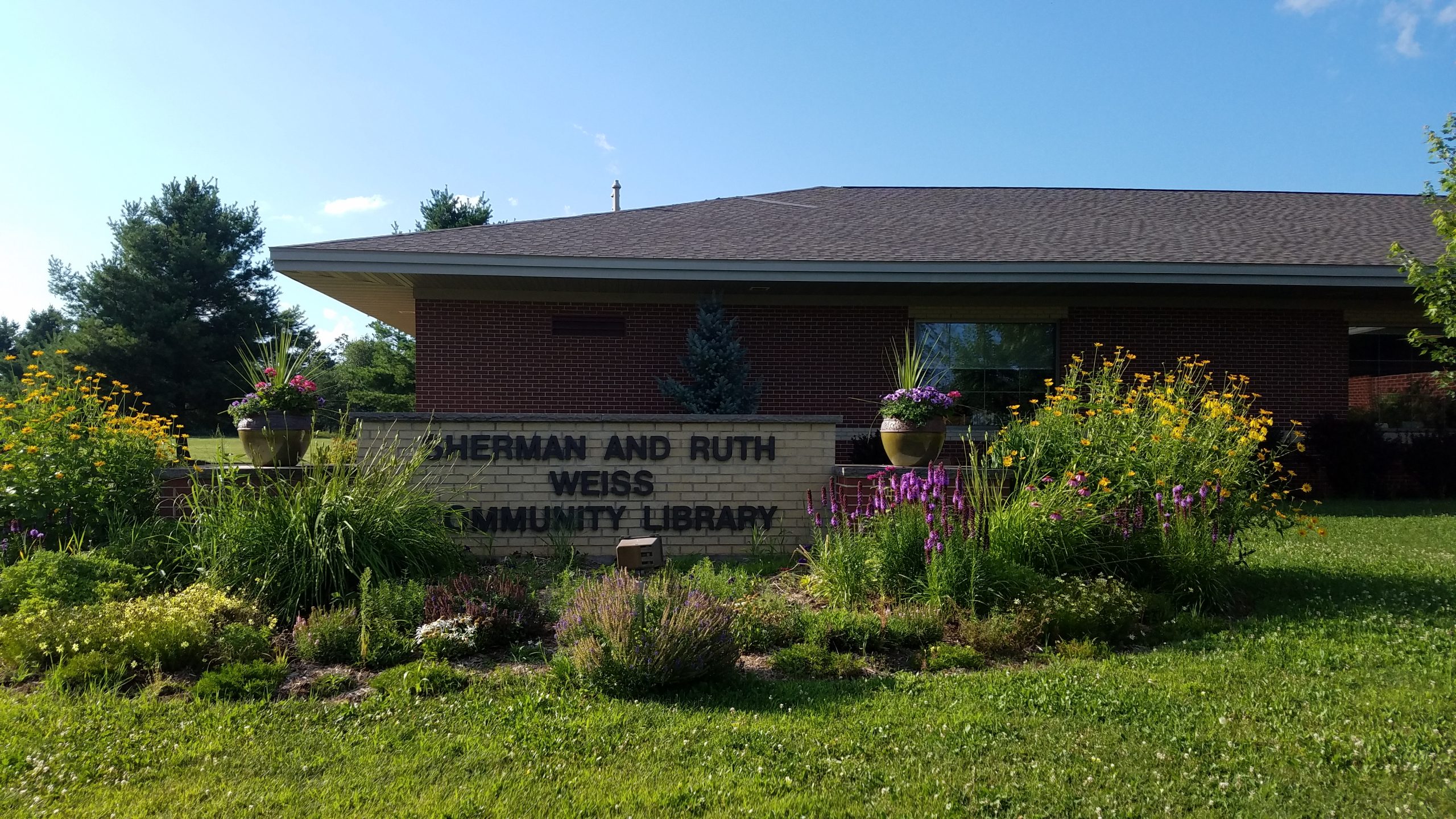 Image of Sherman & Ruth Weiss Community Library 